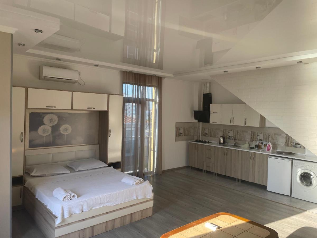 Hotel Chaika Koboeleti Buitenkant foto